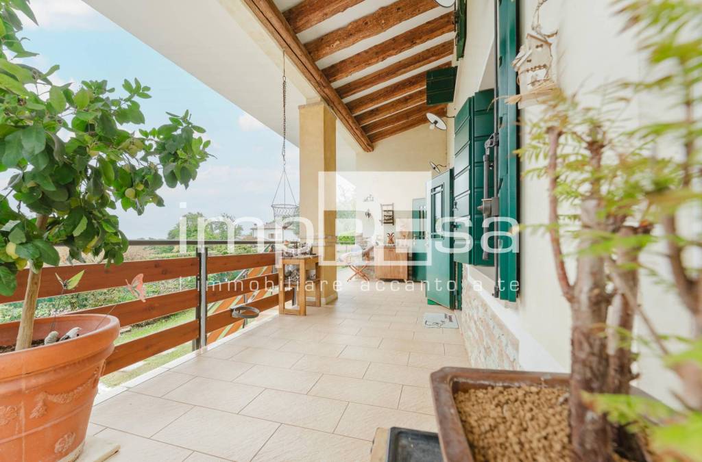casa indipendente in vendita a Montebelluna in zona Caonada