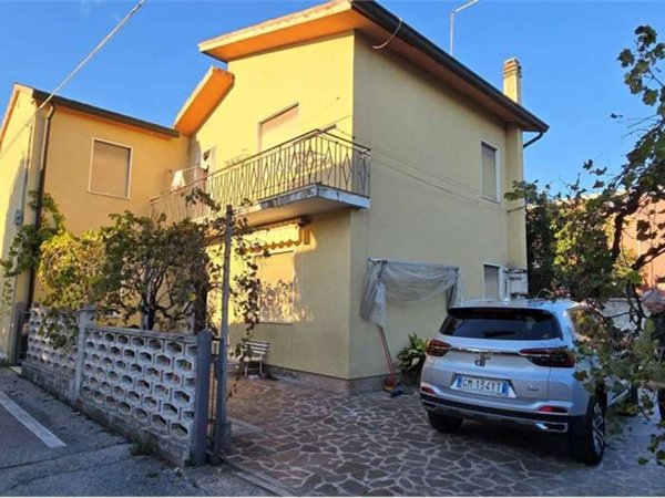 casa indipendente in vendita a Montebelluna