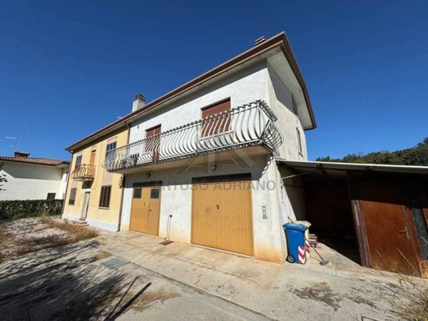 casa indipendente in vendita a Montebelluna in zona Biadene