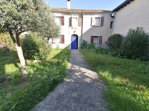 casa indipendente in vendita a Montebelluna in zona Busta