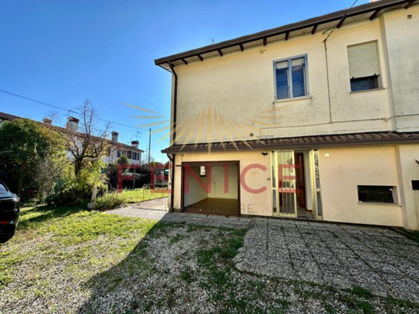 casa indipendente in vendita a Montebelluna in zona Biadene