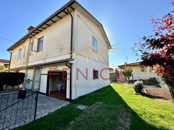 casa indipendente in vendita a Montebelluna in zona Biadene
