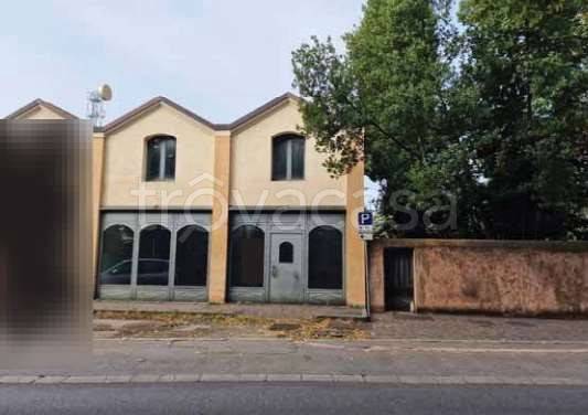 negozio in vendita a Montebelluna