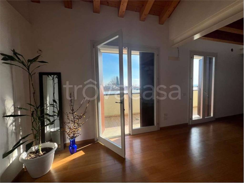 appartamento in vendita a Montebelluna in zona Mercato Vecchio