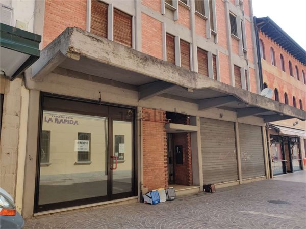 negozio in vendita a Montebelluna