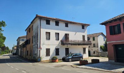 casa indipendente in vendita a Montebelluna in zona Biadene