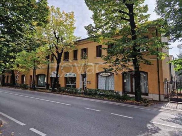negozio in vendita a Montebelluna in zona La Pieve