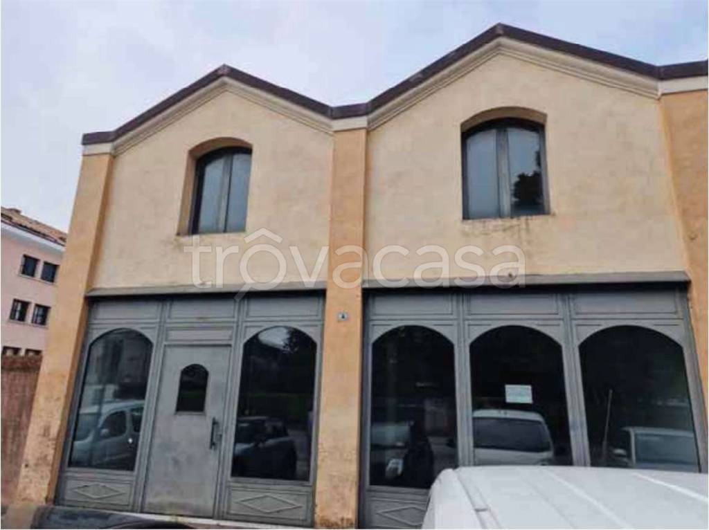 negozio in vendita a Montebelluna