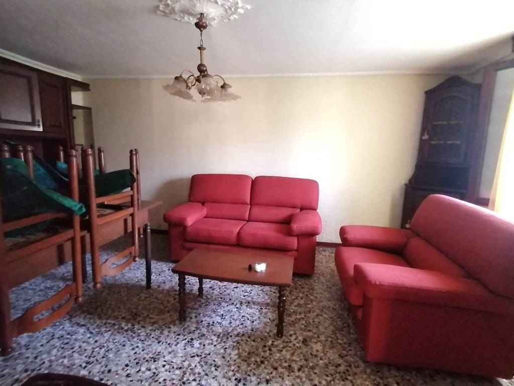 esavano in vendita a Montebelluna in zona Busta