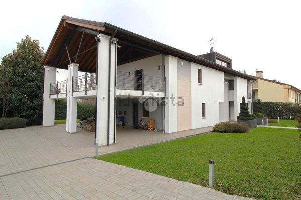 casa indipendente in vendita a Montebelluna in zona Rive
