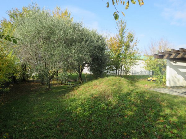 casa indipendente in vendita a Montebelluna in zona Biadene