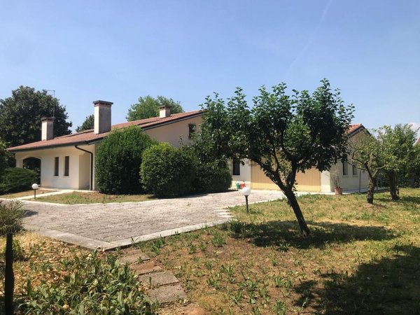 casa indipendente in vendita a Montebelluna in zona Sant'Andrea