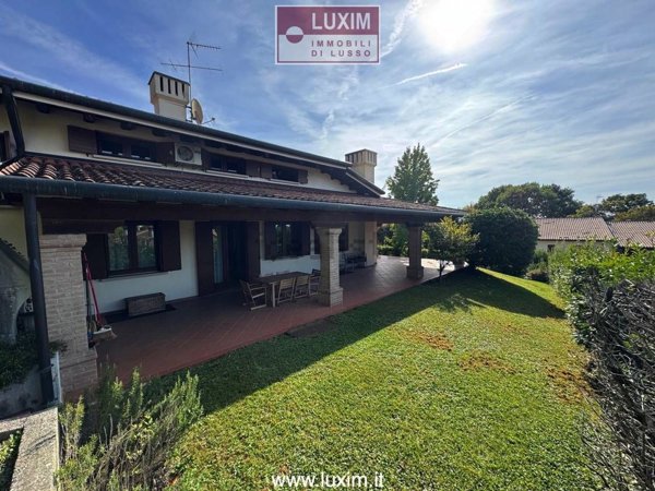 casa indipendente in vendita a Montebelluna in zona Mercato Vecchio