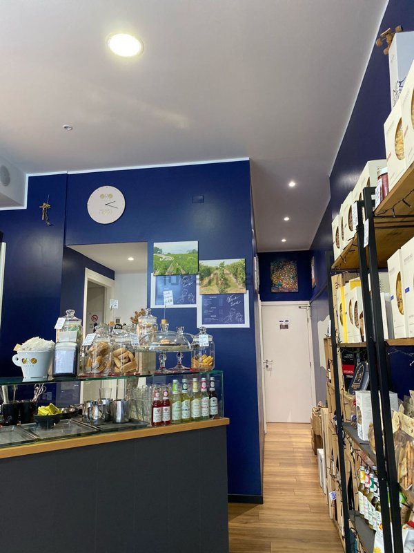 negozio in vendita a Montebelluna in zona Biadene