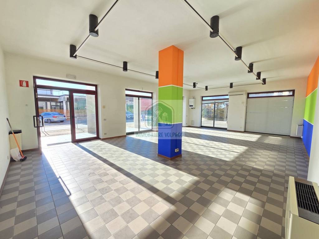 negozio in vendita a Montebelluna