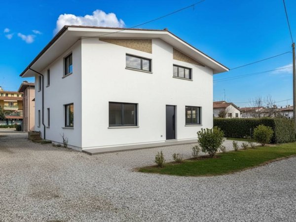 casa indipendente in vendita a Montebelluna
