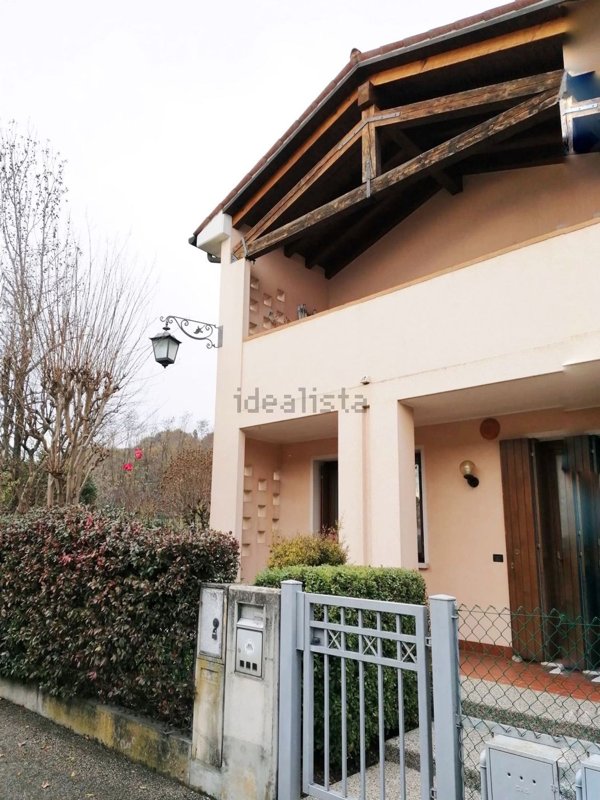 casa indipendente in vendita a Montebelluna in zona Biadene