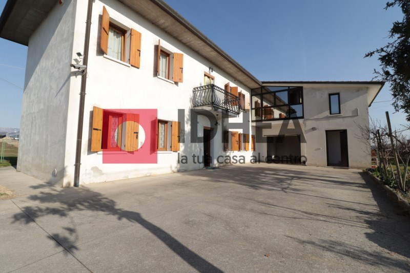 casa indipendente in vendita a Montebelluna in zona Delle Tordine