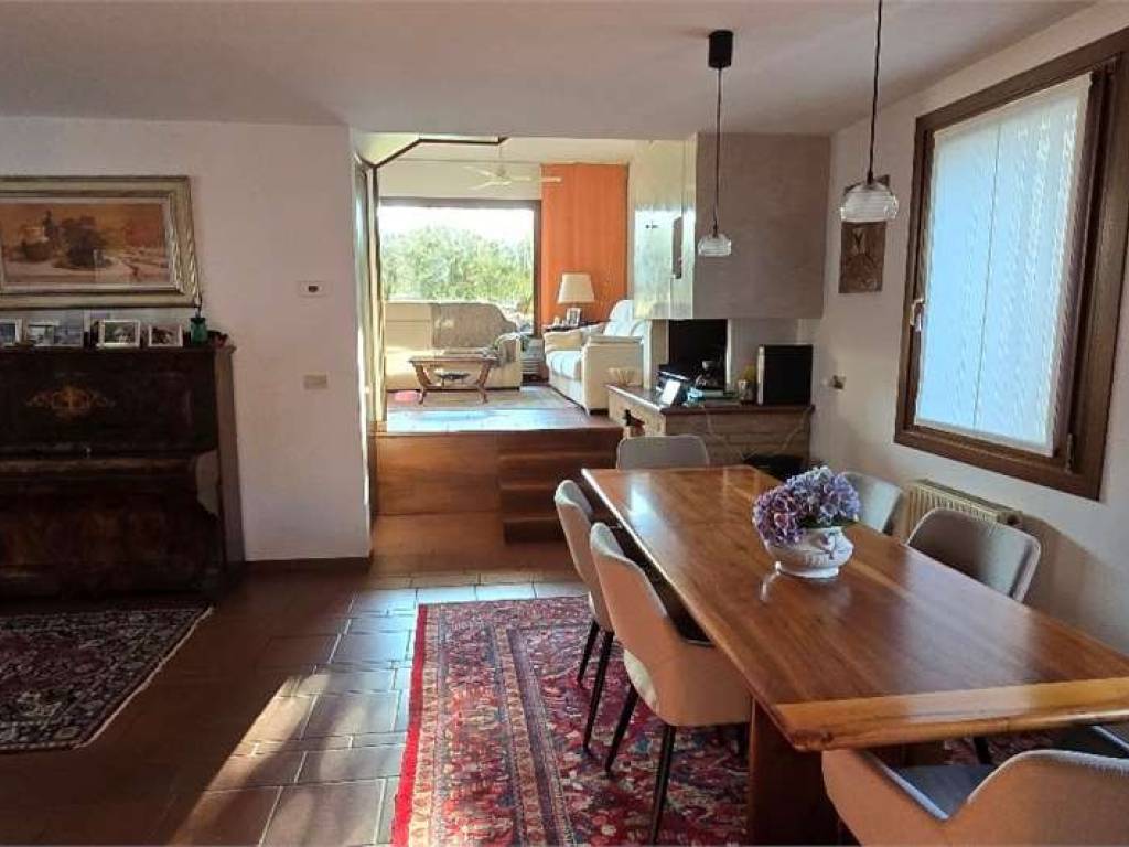 casa indipendente in vendita a Montebelluna in zona Contea