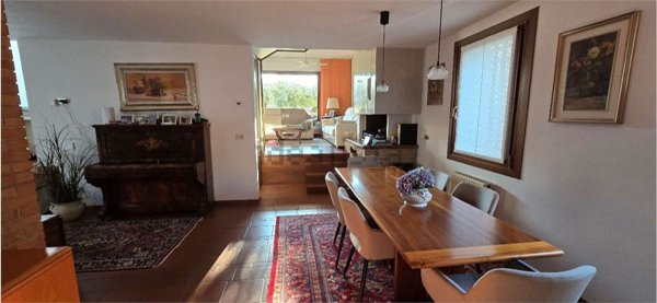 casa indipendente in vendita a Montebelluna in zona Contea