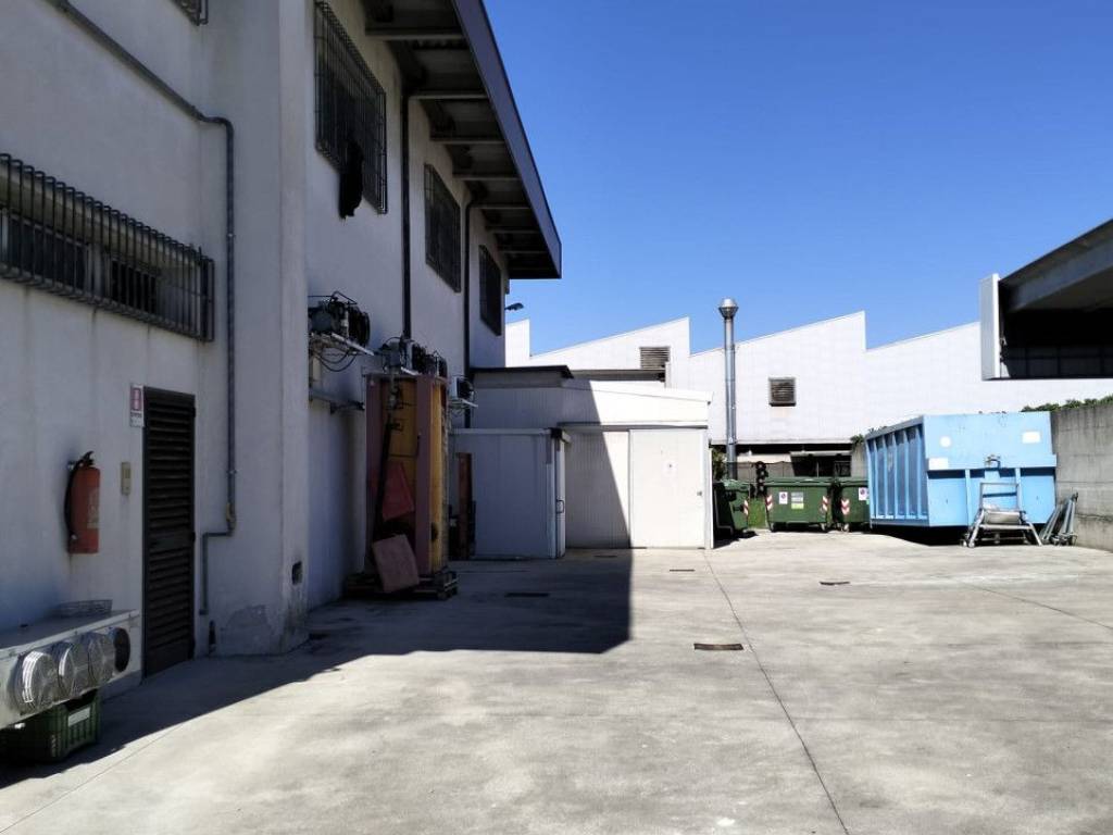 negozio in vendita a Montebelluna