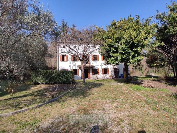 casa indipendente in vendita a Montebelluna in zona Biadene