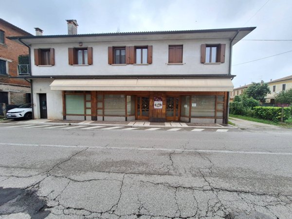 locale commerciale in vendita a Montebelluna