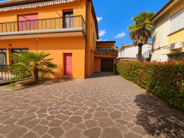 appartamento in vendita a Montebelluna in zona Biadene
