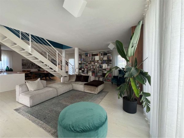 casa indipendente in vendita a Montebelluna in zona Contea