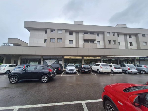 locale commerciale in vendita a Montebelluna in zona La Pieve