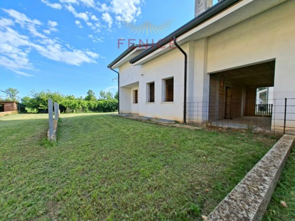 casa indipendente in vendita a Montebelluna in zona Sant'Andrea
