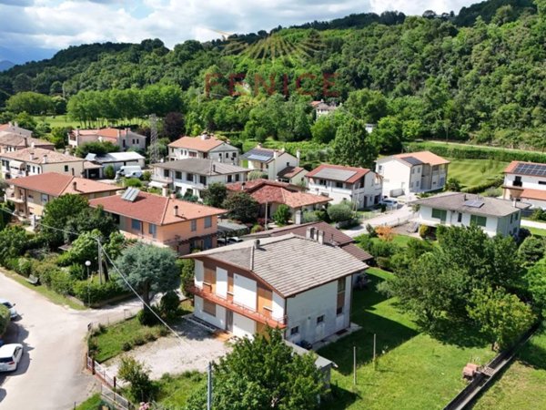 casa indipendente in vendita a Montebelluna in zona Caonada