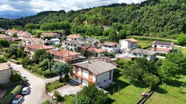 casa indipendente in vendita a Montebelluna in zona Caonada