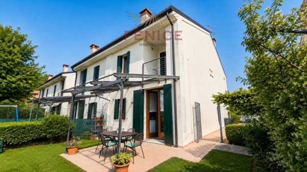 casa indipendente in vendita a Montebelluna in zona Pederiva