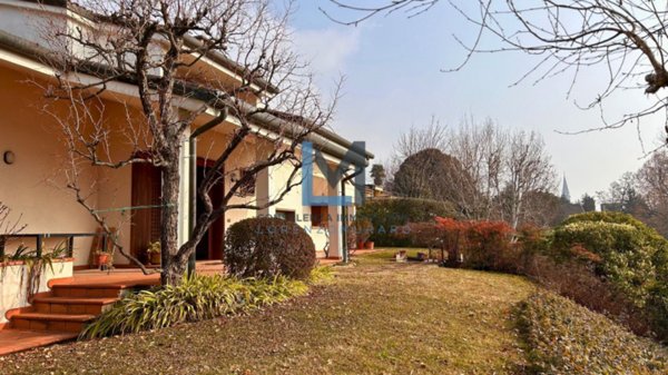 casa indipendente in vendita a Montebelluna in zona Mercato Vecchio