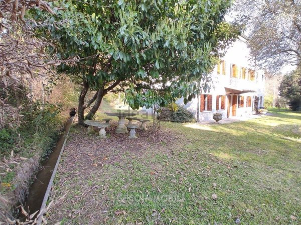 casa indipendente in vendita a Montebelluna in zona Biadene