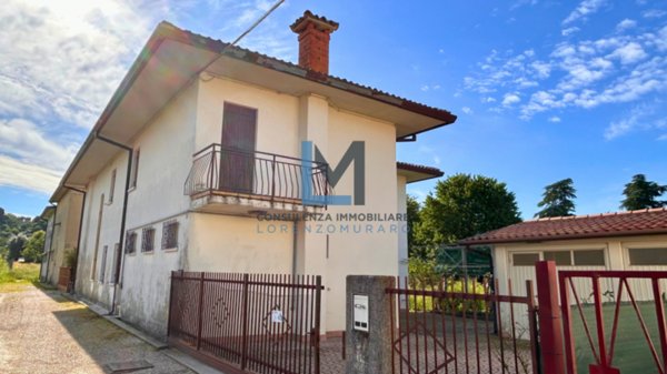 casa indipendente in vendita a Montebelluna in zona Biadene