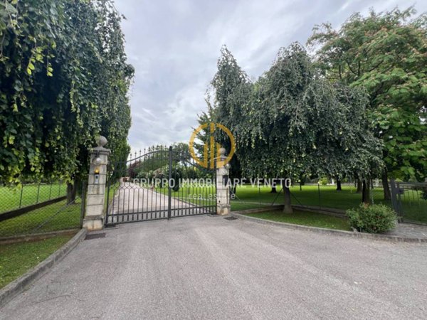 casa indipendente in vendita a Montebelluna in zona Delle Tordine