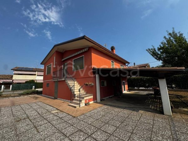 casa indipendente in vendita a Montebelluna in zona Biadene