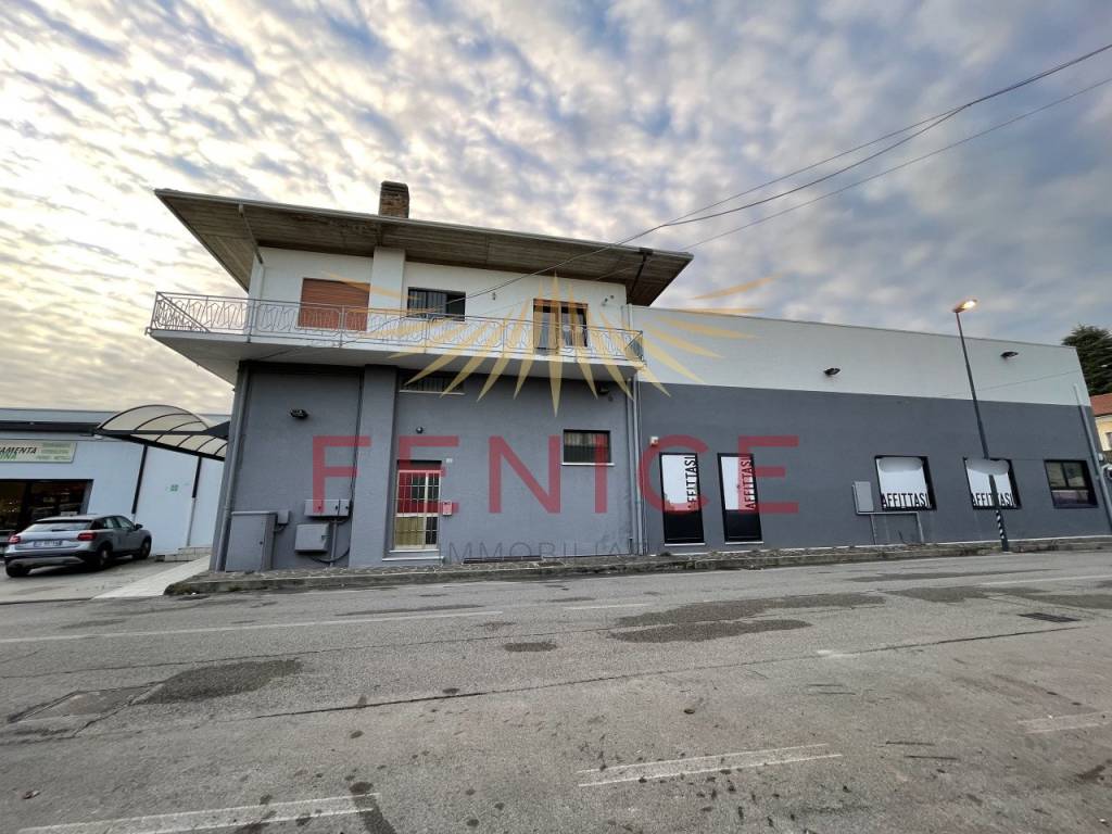 negozio in vendita a Montebelluna in zona La Pieve