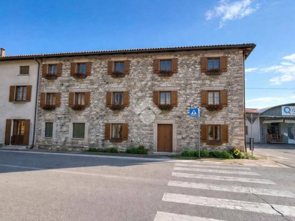 casale in vendita a Montebelluna in zona Biadene