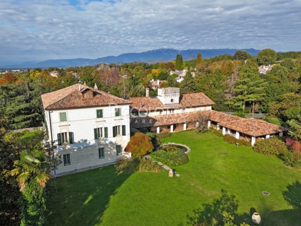 casa indipendente in vendita a Montebelluna in zona Mercato Vecchio