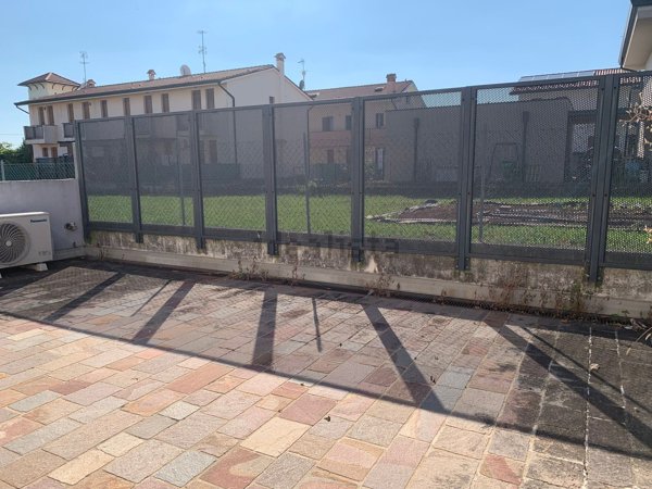 ufficio in vendita a Montebelluna in zona Contea