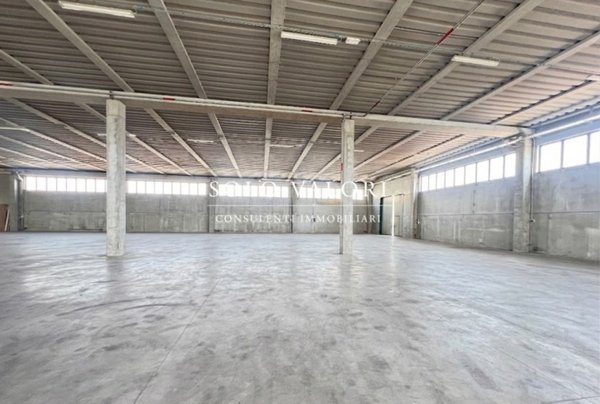 locale commerciale in vendita a Montebelluna