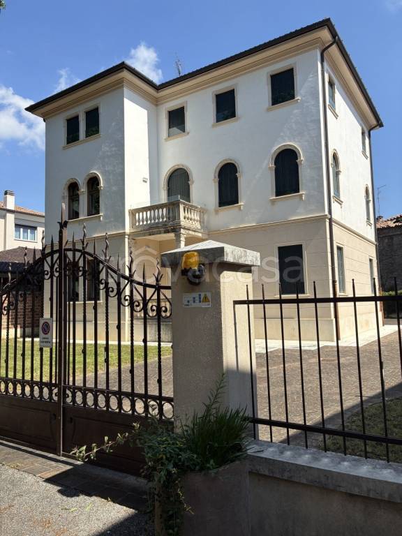 casa indipendente in vendita a Montebelluna