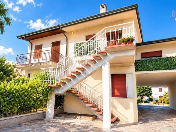 appartamento in vendita a Montebelluna in zona Biadene