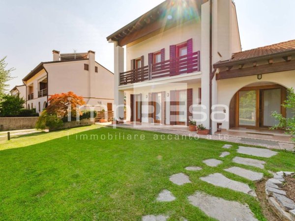 casa indipendente in vendita a Montebelluna in zona Contea