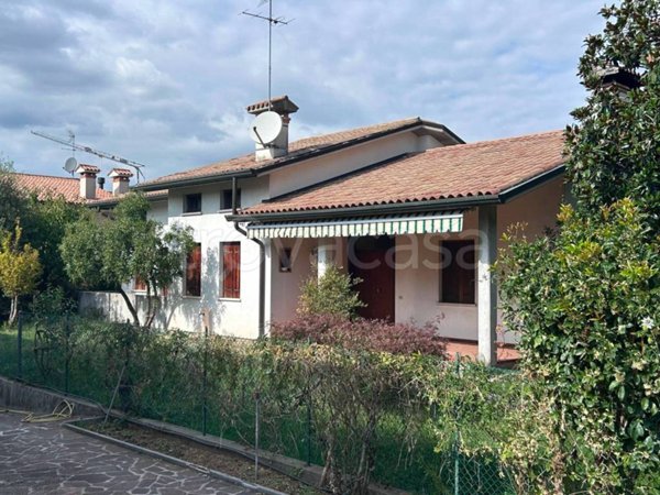 casa indipendente in vendita a Montebelluna in zona Biadene