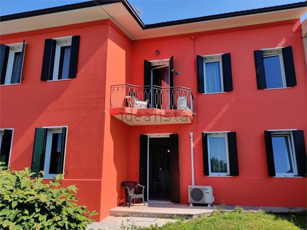 casa indipendente in vendita a Montebelluna in zona Biadene