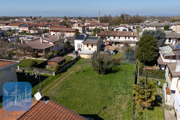 terreno edificabile in vendita a Morgano in zona Badoere